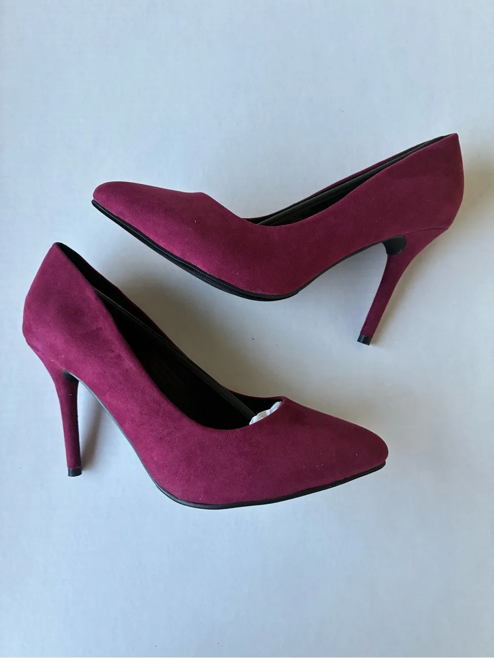 Women’s Suede Pointed-Toe Pumps in Berry